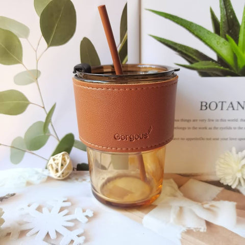 Glass tumbler with straw